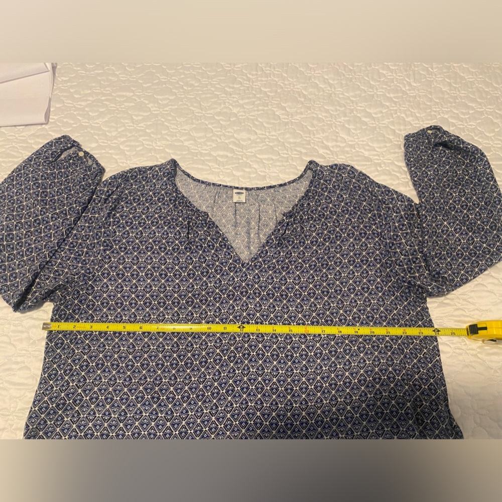Old Navy V-neck Boho top in XL. Loose fitting and in Good condition. - Picture 8 of 9